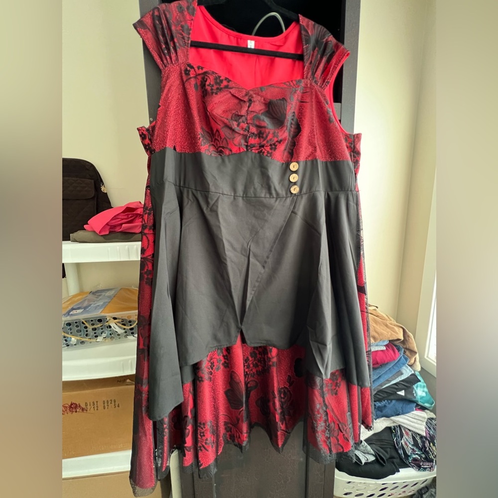 Pretty red/black/lace dress